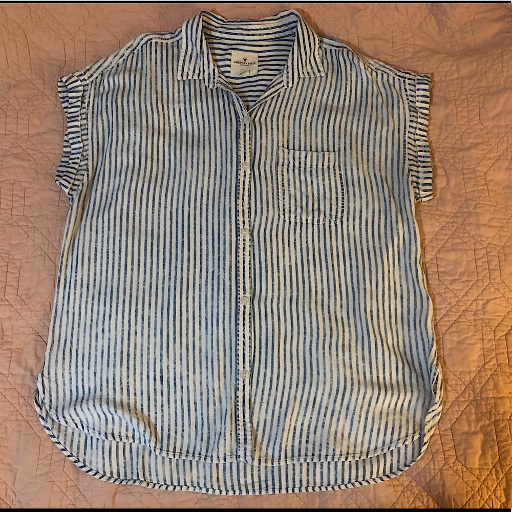 American Eagle L short sleeve button down